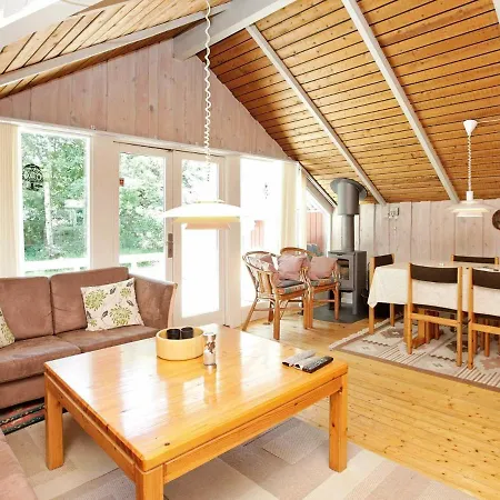 Three-bedroom Holiday In 3 Humble