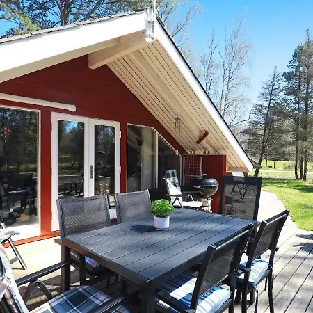 Three-bedroom Holiday In 3 Holiday home *
